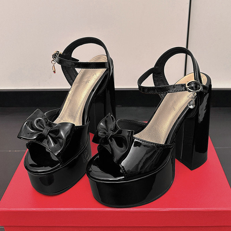 Sandales à talons compensés ultra-hauts pour femmes